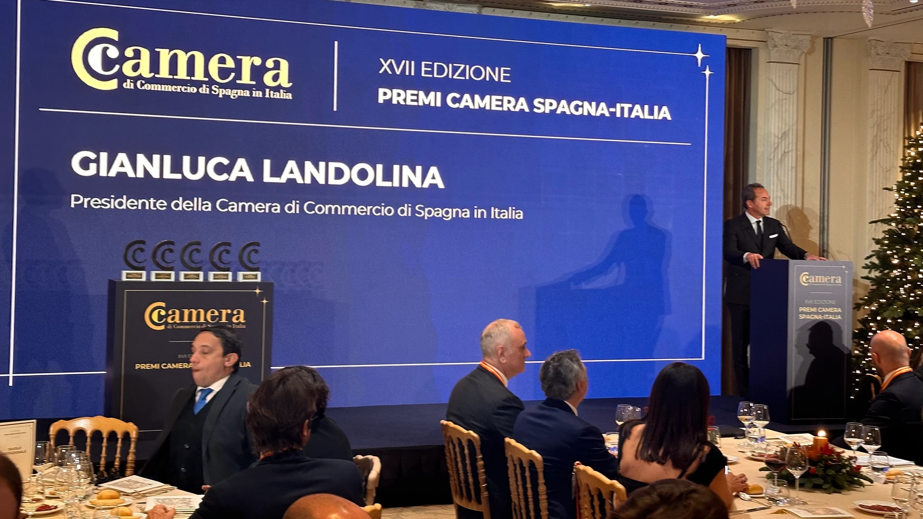 Gianluca Landolina. Presidente de la Cámara de Comercio de España en Italia durante su discurso en la entrega de premios en su XVII edición en Milán.