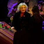Marisa Paredes en la capilla ardiente de Concha Velasco 