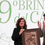 El presidente Mazón junto a Elvira Lindo, nombrada embajadora del cava de Requena