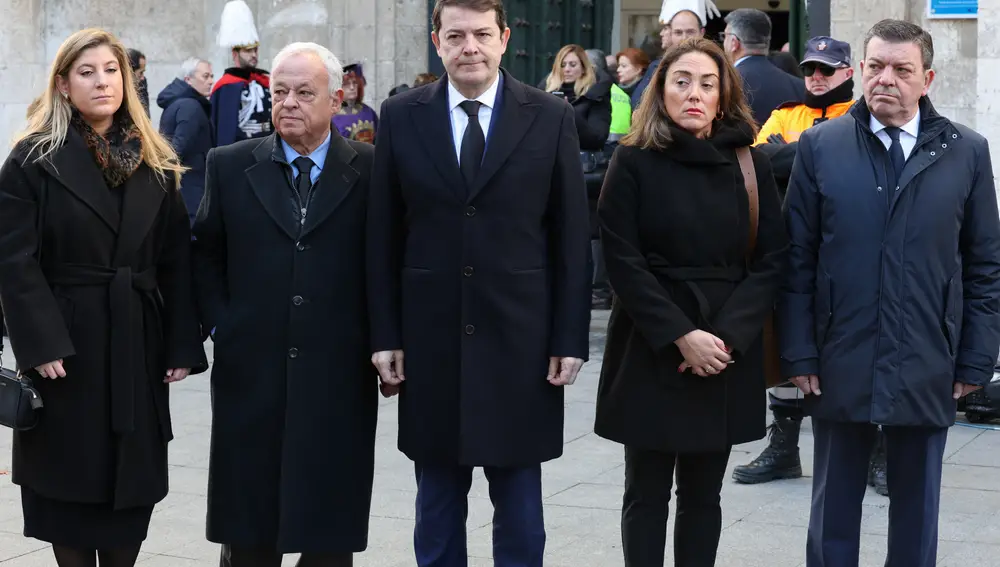 Alfonso Fernández Mañueco en la misa funeral de Concha Velasco
