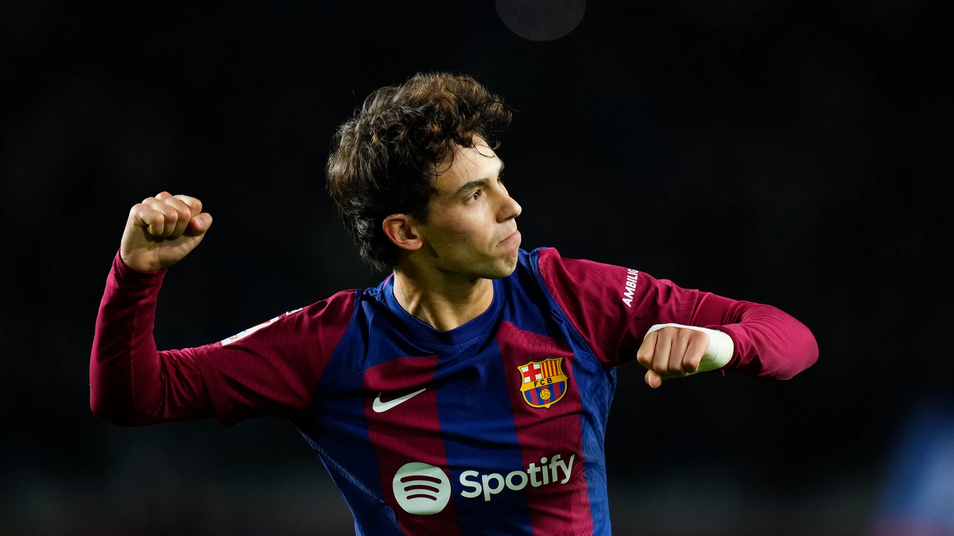BARCELONA (ESPAÑA), 03/12/2023. El delantero portugués del FC Barcelona João Félix celebra su gol, primero de su equipo, durante el partido correspondiente a la jornada 15 de LaLiga que disputan FC Barcelona y Atlético de Madrid este domingo en el Estadio Olímpico de Barcelona.EFE/ Siu Wu