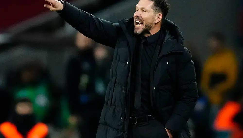 Simeone durante el FC Barcelona - Atlético de Madrid