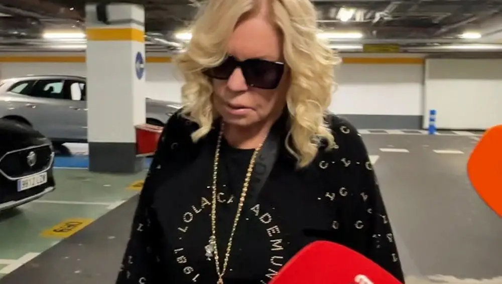 Bárbara Rey, impertérrita y visiblemente agotada, tras la última entrevista de Ángel Cristo Jr
