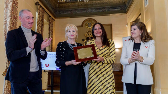 El alcalde, José Mazarías, y varios miembros de la corporación municipal, asisten al acto central del Día Internacional del Voluntariado, organizado por la Plataforma del Voluntariado de Segovia