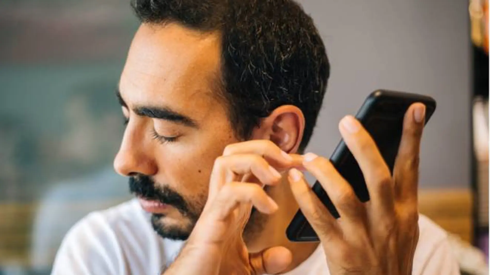 Microsoft lanza Seeing AI en Android: IA para describir a personas ciegas todo lo que capta la cámara.