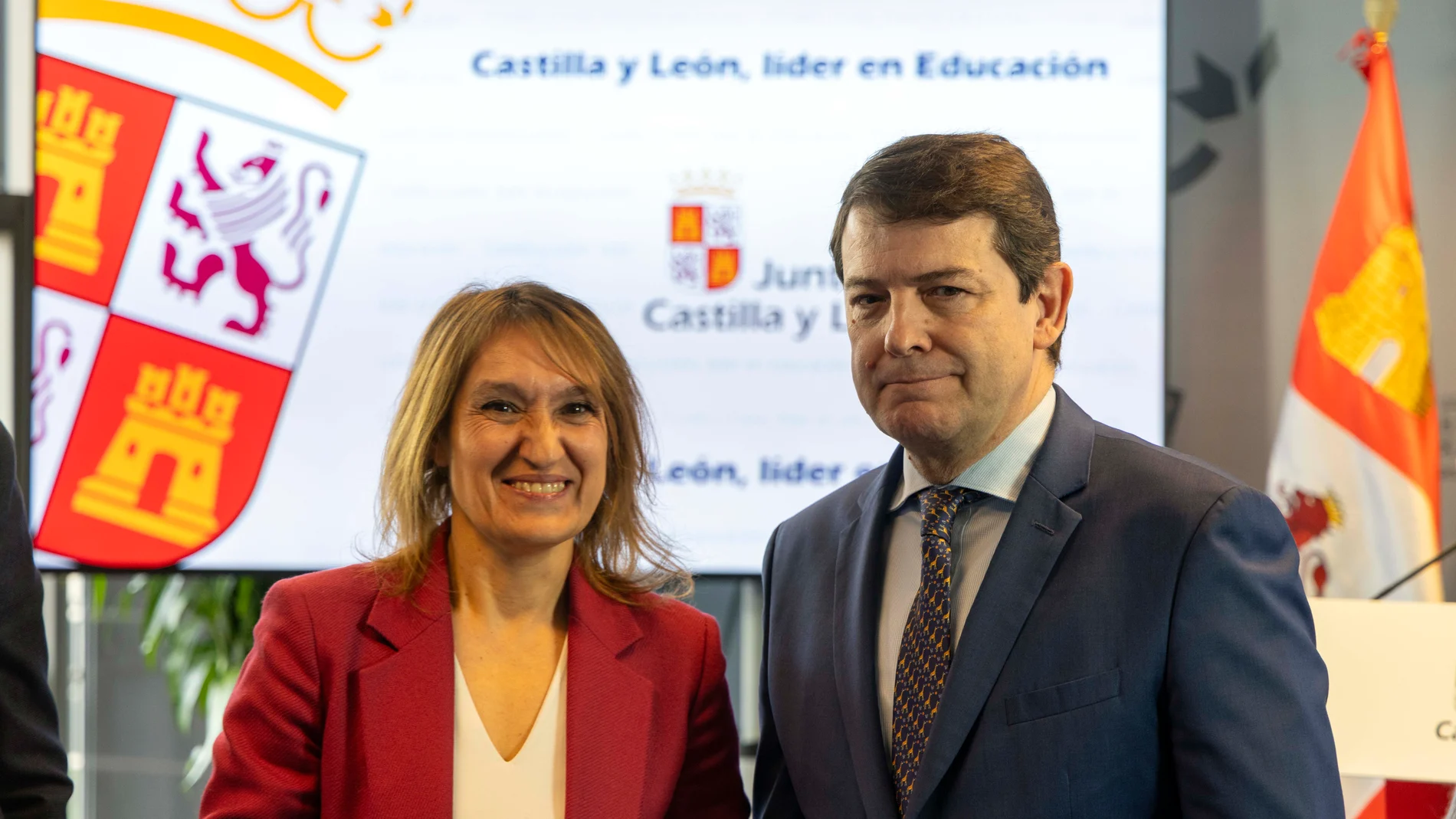 El presidente de Castilla y León, Alfonso Fernández Mañueco, valora, junto a la consejera Rocío Lucas, los datos del Informe PISA