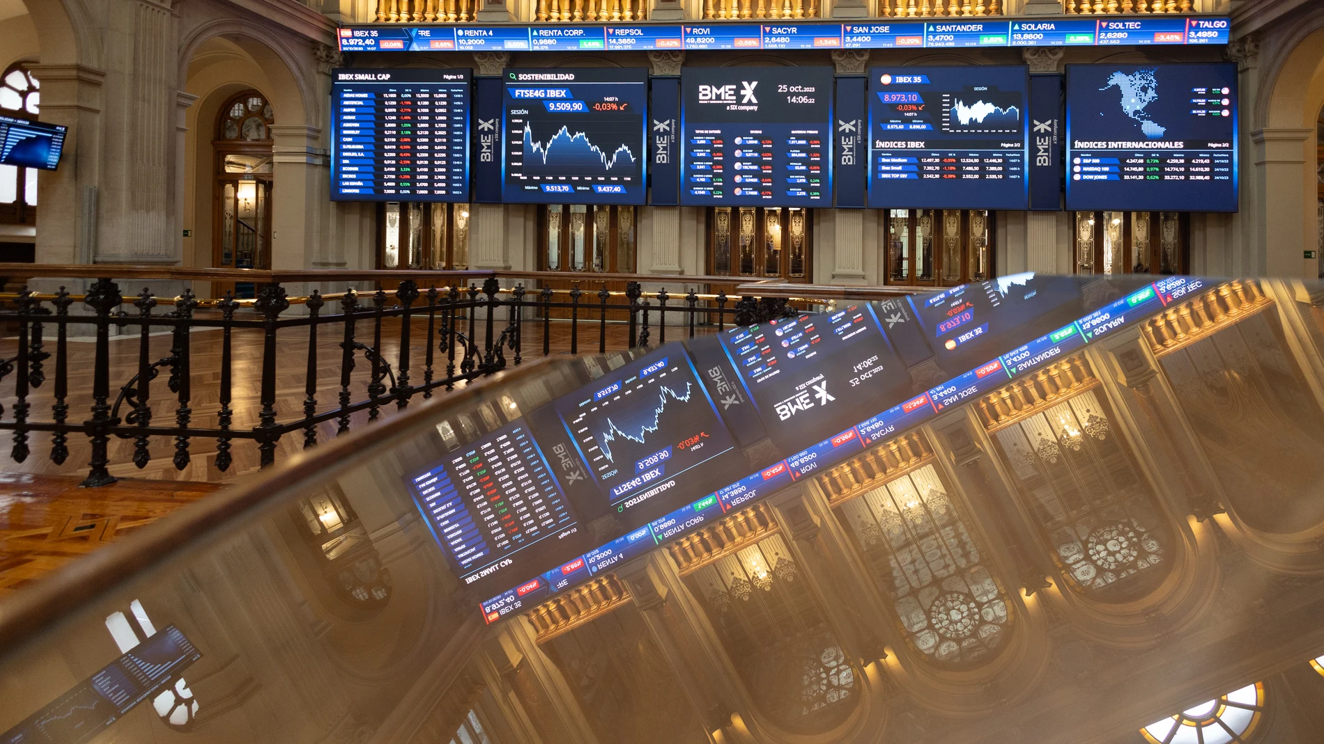 Economía/Bolsa.- El Ibex mantiene su 'rally' de fin de año y cierra en 10.238 puntos, máximos desde mayo de 2018