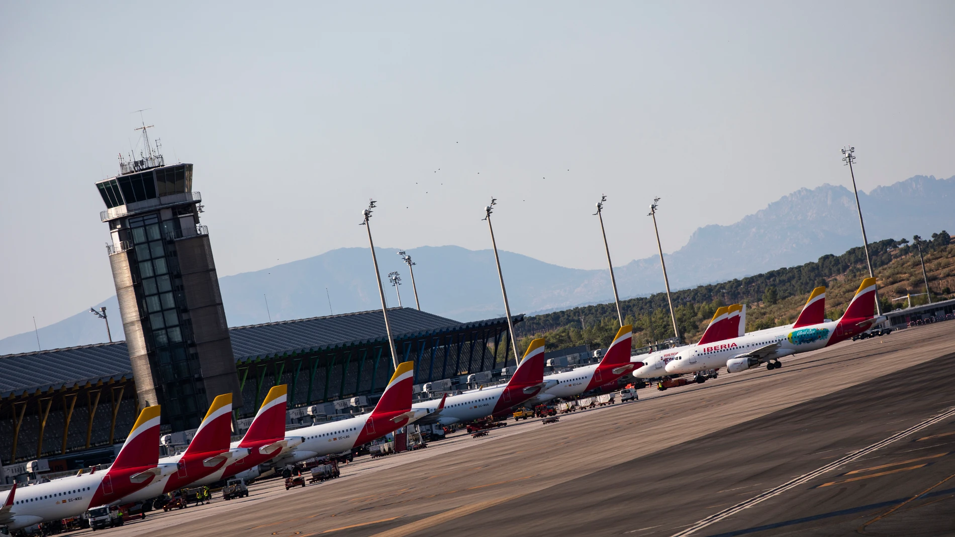 Aviones de Iberia en la terminal T4 de Adolfo Suarez Madrid Barajas.
