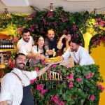 El equipo de Baldoria con una de sus deliciosas y digestivas pizzas.