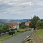 Una calle de Nogueira de Ramuín, el pueblo de Orense donde fue encontrada inconsciente y semidesnuda una mujer de 62 años que perdió la vida poco después en Complejo Hospitalario Universitario de Orense