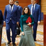 El look de Ayuso en el Pleno de la Asamblea de Madrid.