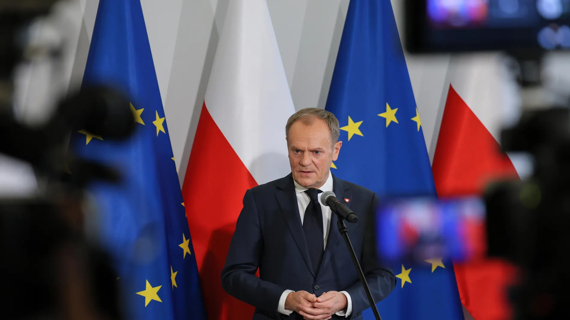 Warsaw (Poland), 08/12/2023.- Leader of main opposition party Civic Platform (PO), Donald Tusk, speaks during a press conference at the Polish parliament building in Warsaw, Poland, 08 December 2023. Donald Tusk, the Polish opposition candidate for prime minister, has said he hopes a coalition government will be sworn in on 13 December. The opposition leader could become prime minister next week if the current government, led by Mateusz Morawiecki, fails to secure a parliamentary vote of conf...