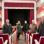 La presidenta de la Diputación, Ángeles Armisén, junto a los diputados de zona, Javier Villafruela, y de Acción Territorial, Urbano Alonso, ha realizado una visita institucional a la localidad de Carrión de los Condes, donde también ha mantenido una reunión con el alcalde del municipio, Luis Miguel Medina.