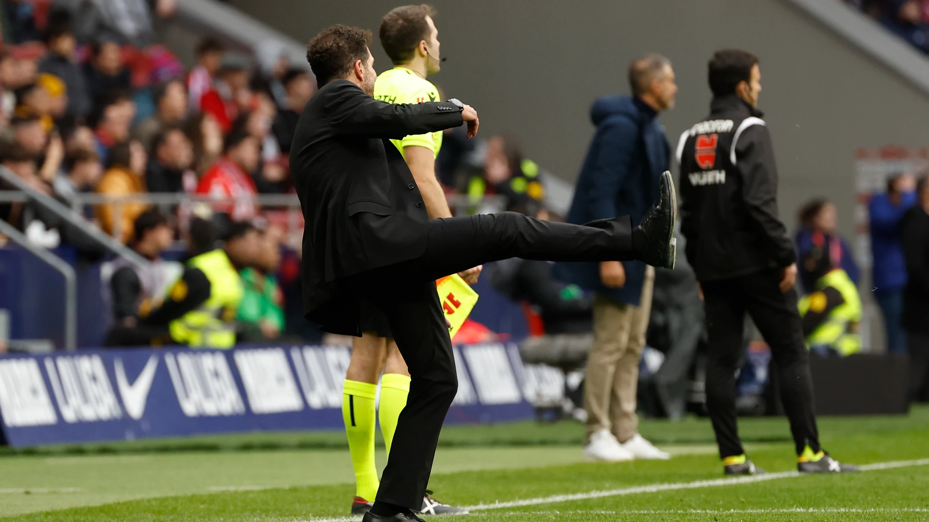 El Cholo Simeone, en pleno partido ante el Almería