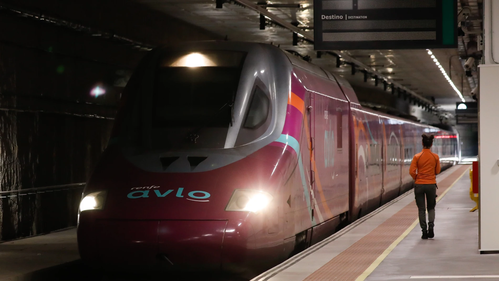 Llegada a la Estación de El Carmen del primer AVE 'Low cost'de Avlo que cubre la conexión Madrid-Murcia EDU BOTELLA 10/12/2023