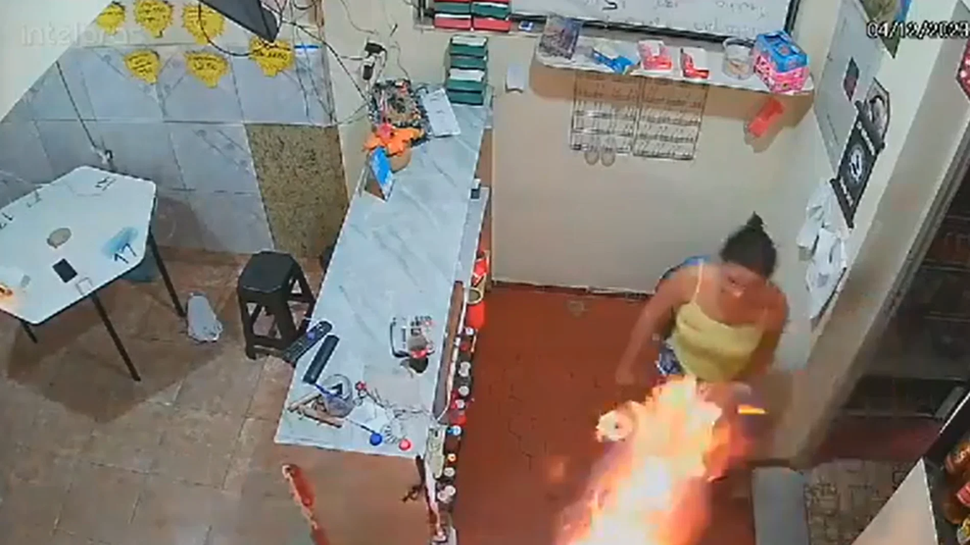 Una mujer quema vivo a su marido en un ataque de celos
