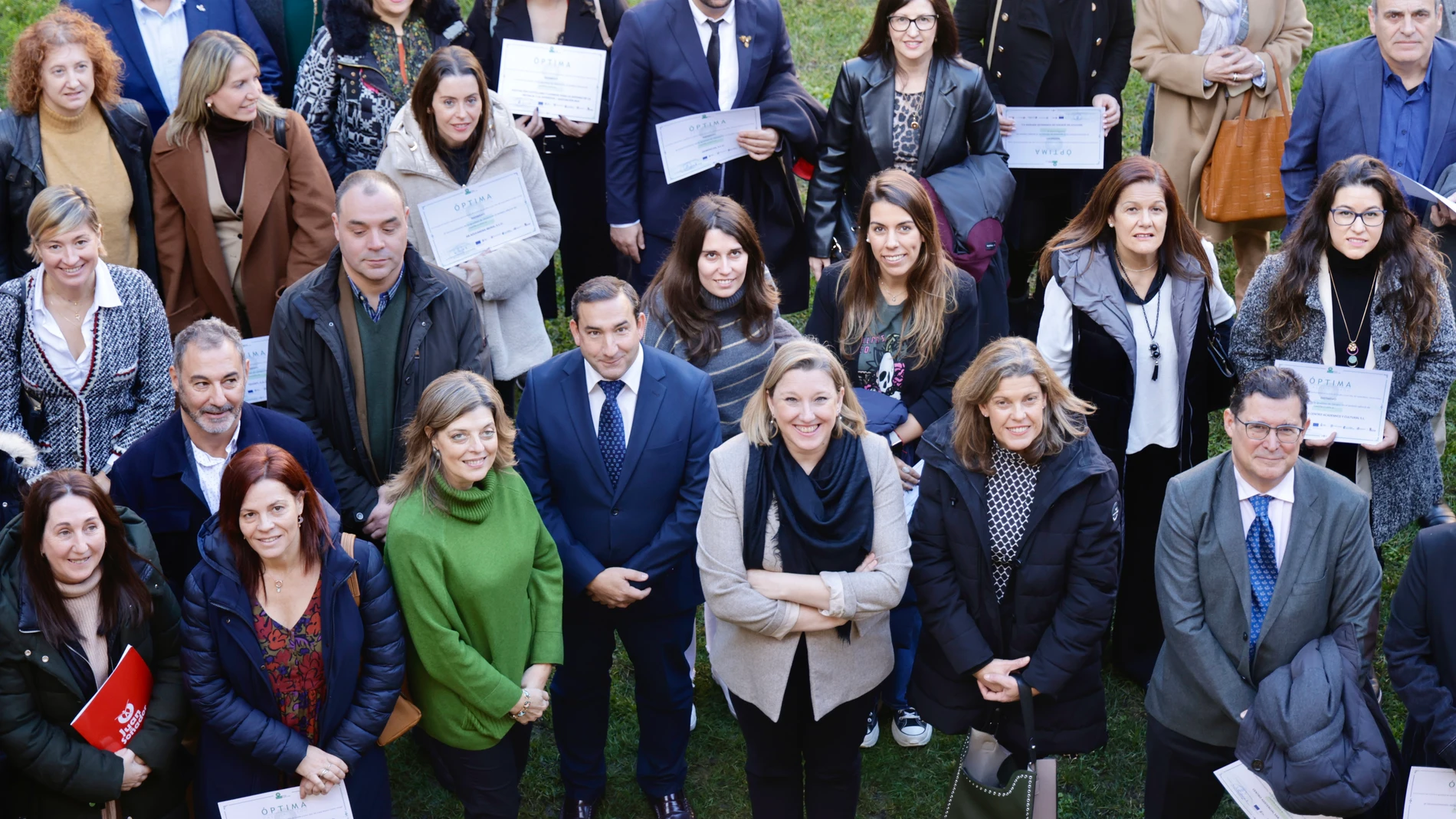 La consejera de Familia e Igualdad de Oportunidades, Isabel Blanco, entrega los distintivos ''Óptima Castilla y León''