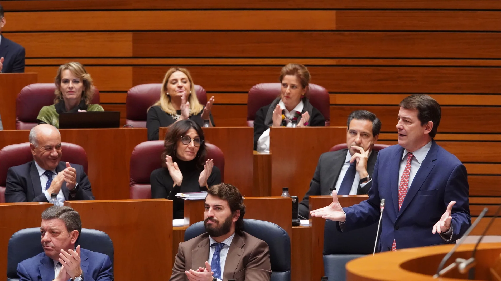 Mañueco, durante una de sus intervenciones de esta tarde en las Cortes