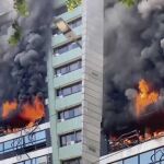 El incendio fue registrado en un edificio de oficinas de 14 pisos ubicado en Alem, Buenos Aires