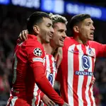 Nahuel y Correa felicitan a Griezmann tras el 1-0