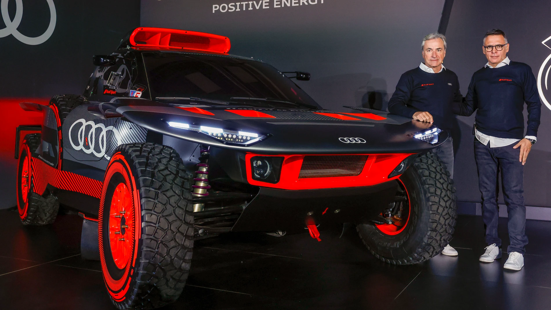 Carlos Sainz y Lucas Cruz, con su Audi eléctrico