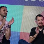 Roberto Sotomayor y Pablo Iglesias durante un mitin de Podemos en Madrid en la campaña electoral del pasado 28M