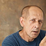 Hombre fumando