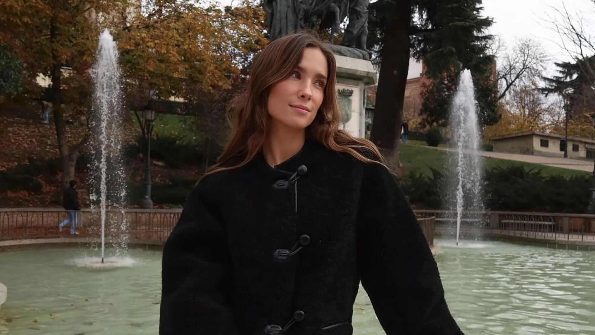 María Pombo con total look de Mango.