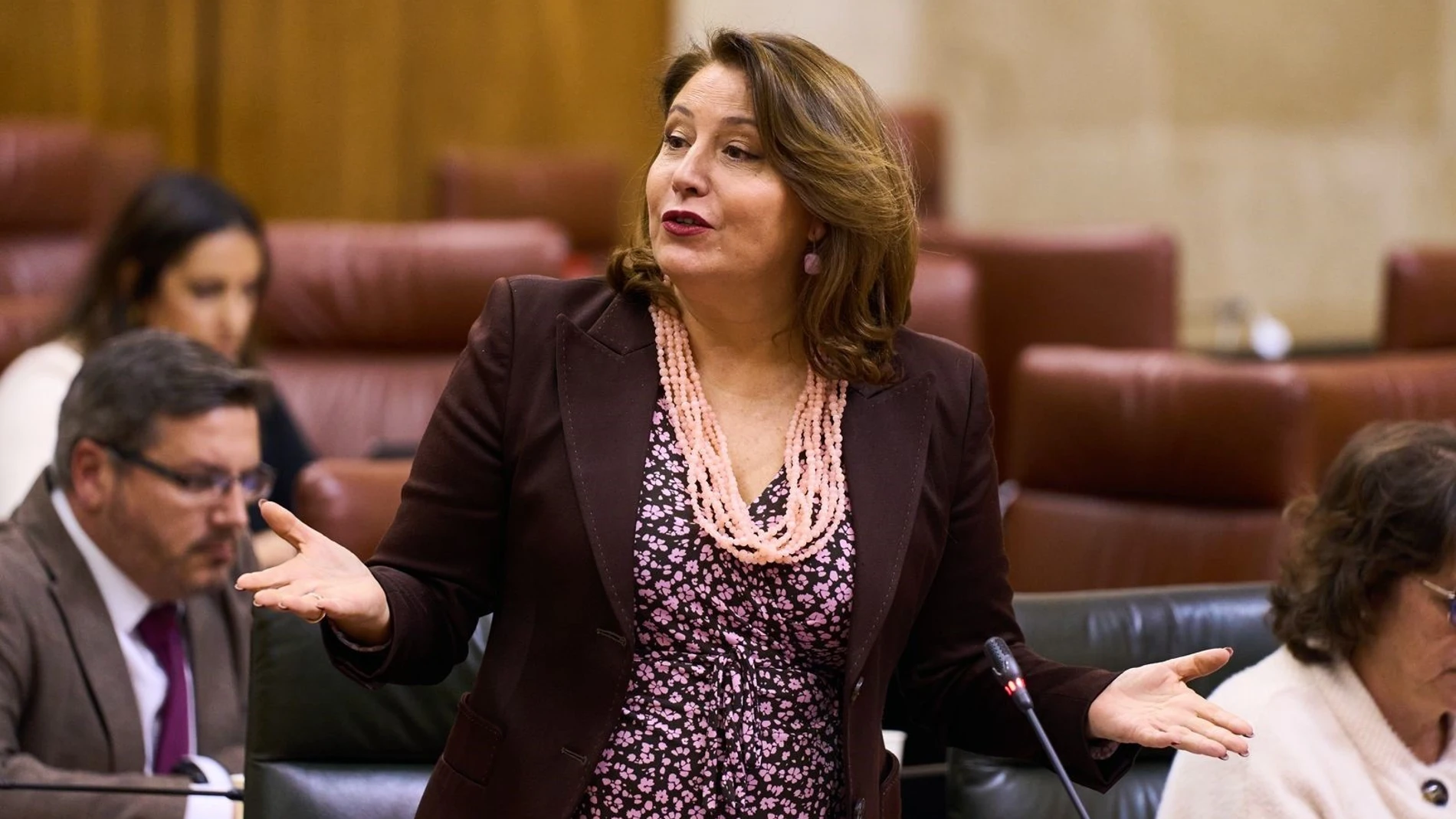 La consejera de Agricultura, Pesca, Agua y Desarrollo Rural, Carmen Crespo, ha puesto en valor en el Parlamento andaluz la estrategia 'Sequía Plus' que ha preparado el Gobierno autonómo para preparar a Andalucía ante un posible escenario más extremo. JOAQUÍN CORCHERO / PARLAMENTO DE 14/12/2023