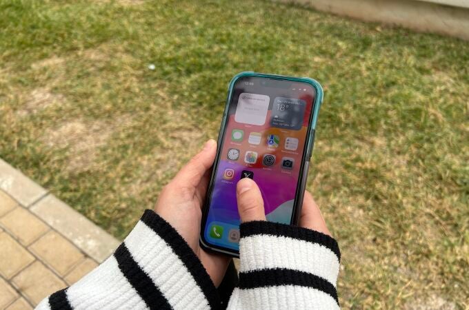 Murcia, dispuesta a "dar un paso adelante" y regular el uso del móvil en colegios si así lo aconsejan los expertos