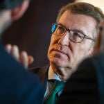 El presidente del PP, Alberto Núñez Feijóo, interviene en un encuentro con el Consejo Asesor de la Fundación Reformismo 21 sobre actualidad política y social, y calidad institucional