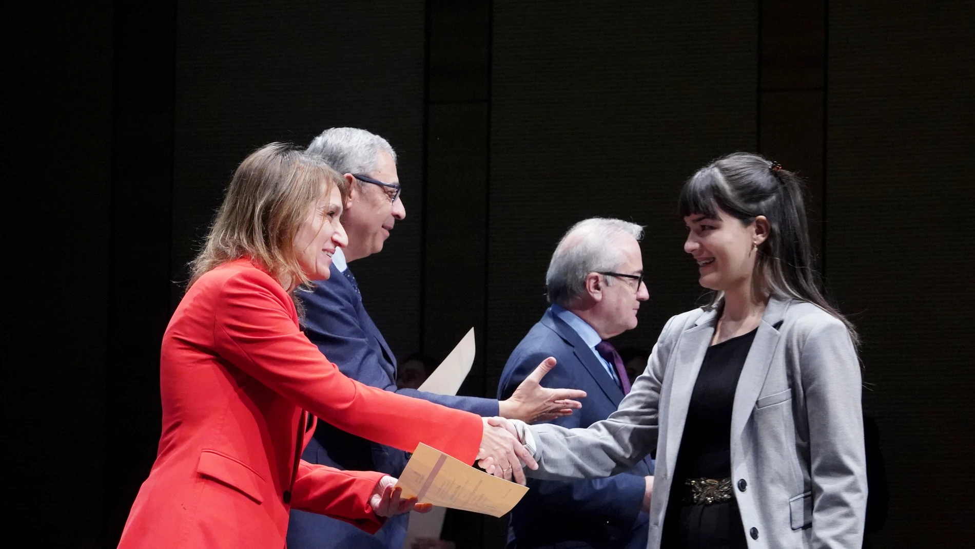 La consejera de Educación, Rocío Lucas, durante la entrega de unos galardones