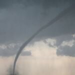 Un bebé de 4 meses sobrevive después de ser arrastrado por un tornado