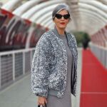 Carmen Gimeno con bomber de lentejuelas. 
