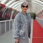 Carmen Gimeno con bomber de lentejuelas.