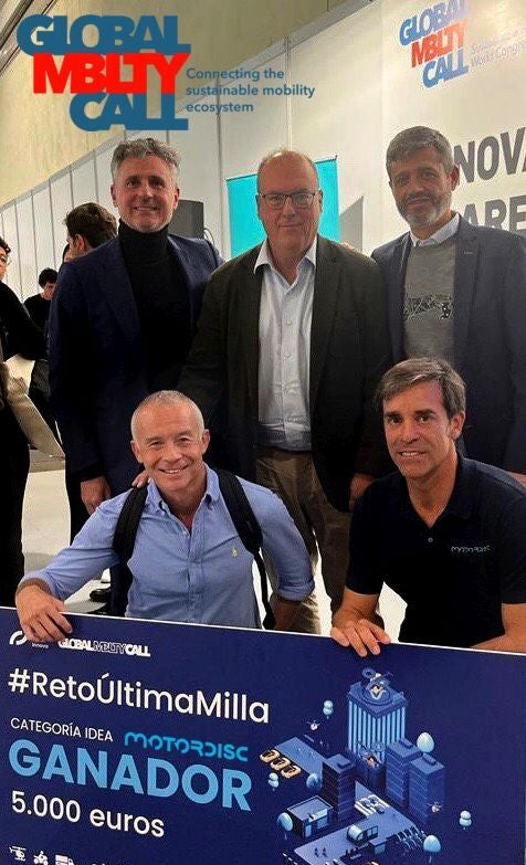Víctor Estepa (izq. abajo), Roberto Solozabal a su derecha y Justo de Rufino ( fundadores de Motordisc