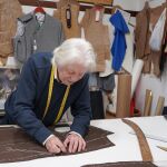 El sastre Pepe Berenguer, en su taller 