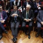 El ministro de Presidencia, Justicia y Relaciones con las Cortes, Félix Bolaños (i), el presidente del Tribunal Constitucional, Cándido Conde-Pumpido (2d), el presidente del Consejo General del Poder Judicial (CGPJ), Vicente Guilarte (2i), y el fiscal general del Estado, Álvaro García Ortiz (d), asisten a la entrega de los XVIII Premios anuales del Observatorio contra la Violencia Doméstica y de Género este viernes en Madrid. 
