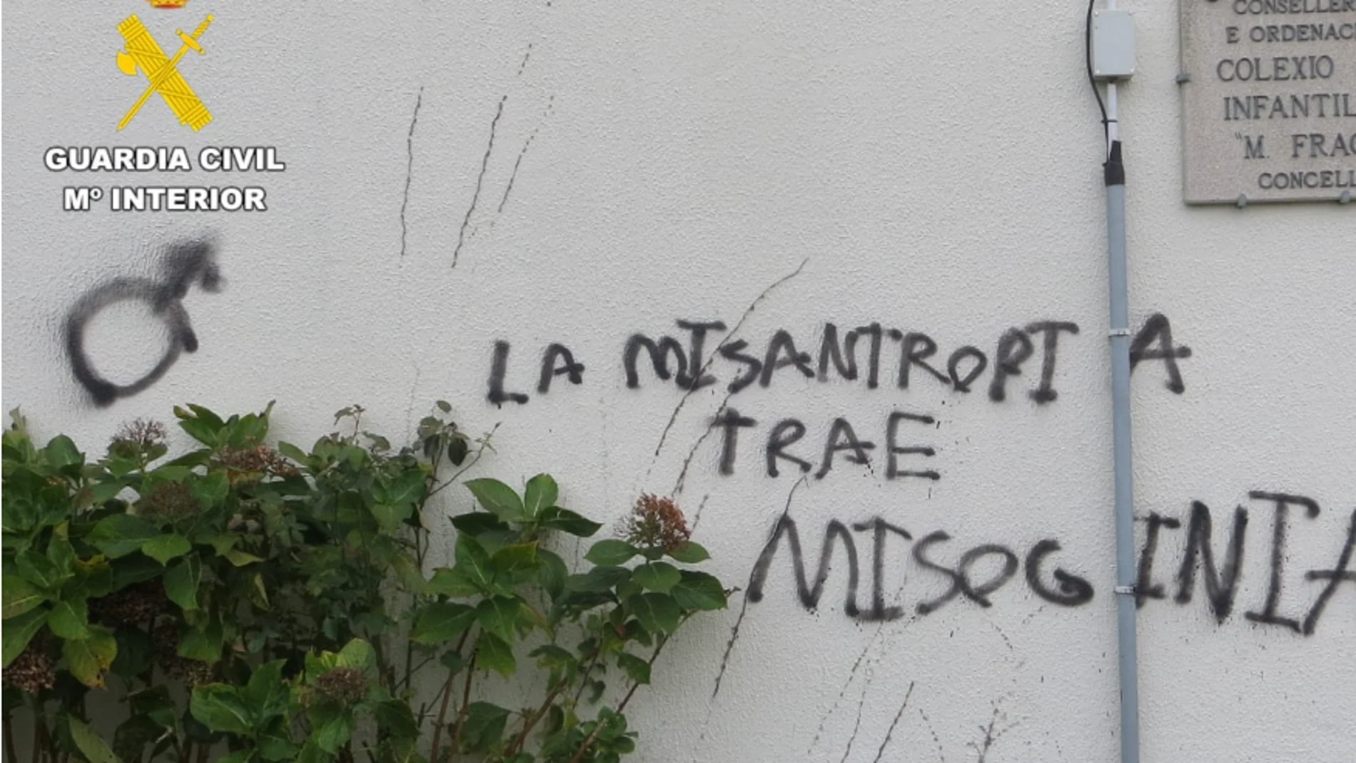 Una de las pintadas de odio realizadas en Cariño