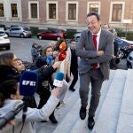 El Fiscal General del Estado, Álvaro García Ortiz, ofrece declaraciones a los medios, a su llegada al acto del 30 aniversario de la Agencia de Protección de Datos, en el salón de actos del CSIC.