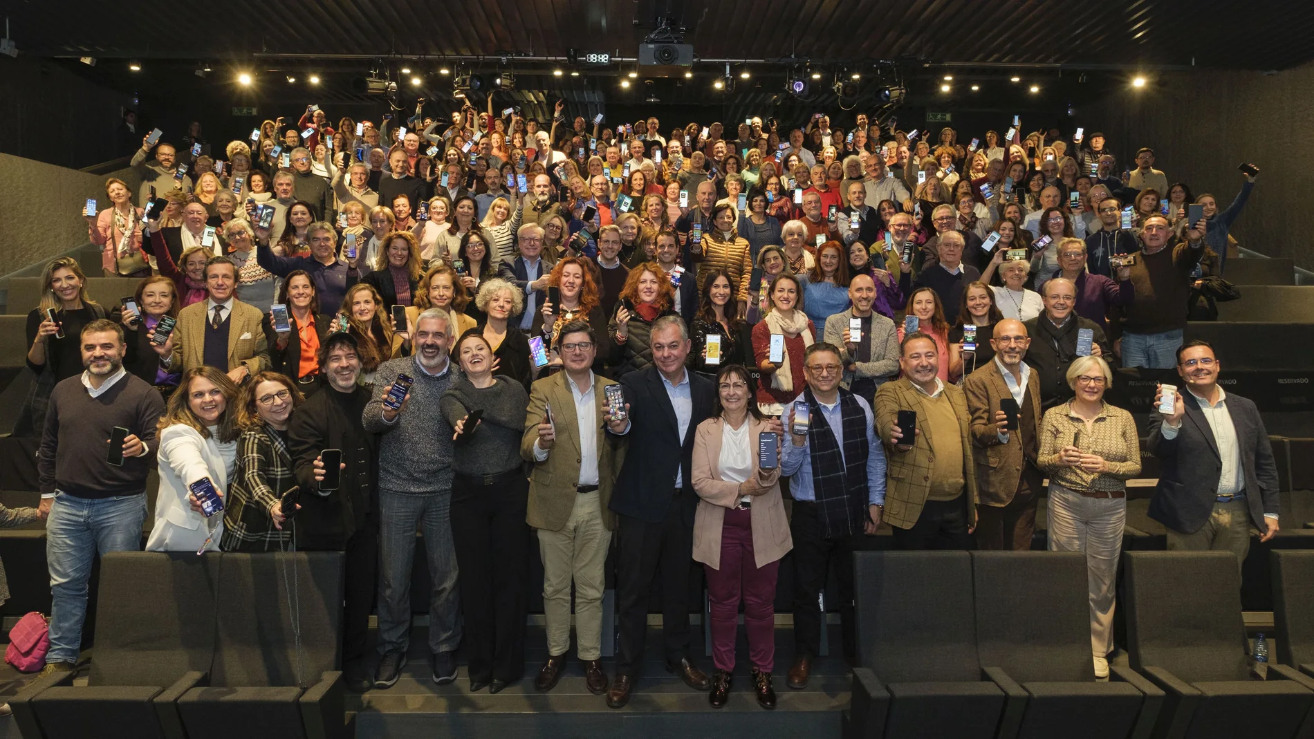 Imagen en el CaixaForum Sevilla con la directora general adjunta de la Fundación «la Caixa», Elisa Durán, y el alcalde, José Luis Sanz