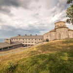 El Santuario de San Miguel de Aralar se ubica en la localidad de Huarte-Araquil, en Navarra