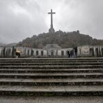 Las escalinatas frente a la explanada de acceso a la Basílica de la Santa Cruz del Valle de los Caídos