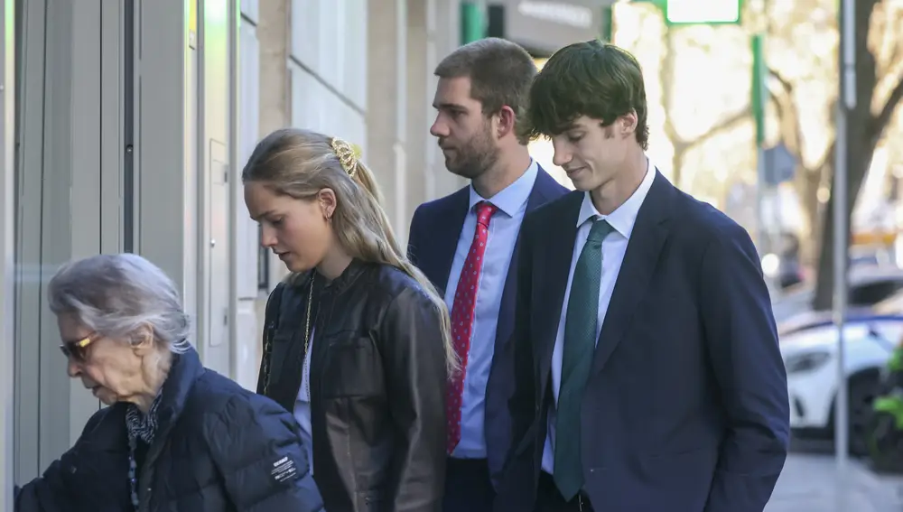 Irene Urdangarin y sus hermanos para celebrar el cumpleaños de la Infanta Elena.
