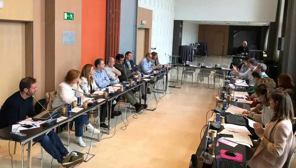 La actividad principal de SOLTI gira en torno a 3 pilares: ampliar el conocimiento de la biología molecular del cáncer a través de la investigación académica, clínica y traslacional; garantizar la formación continuada de los profesionales implicados en el manejo del cáncer y formar a las pacientes a través de programas de divulgación propios