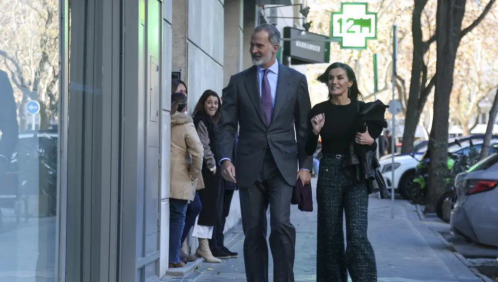 Los Reyes Felipe VI y Letizia llegan al cumpleaños de la infanta Elena