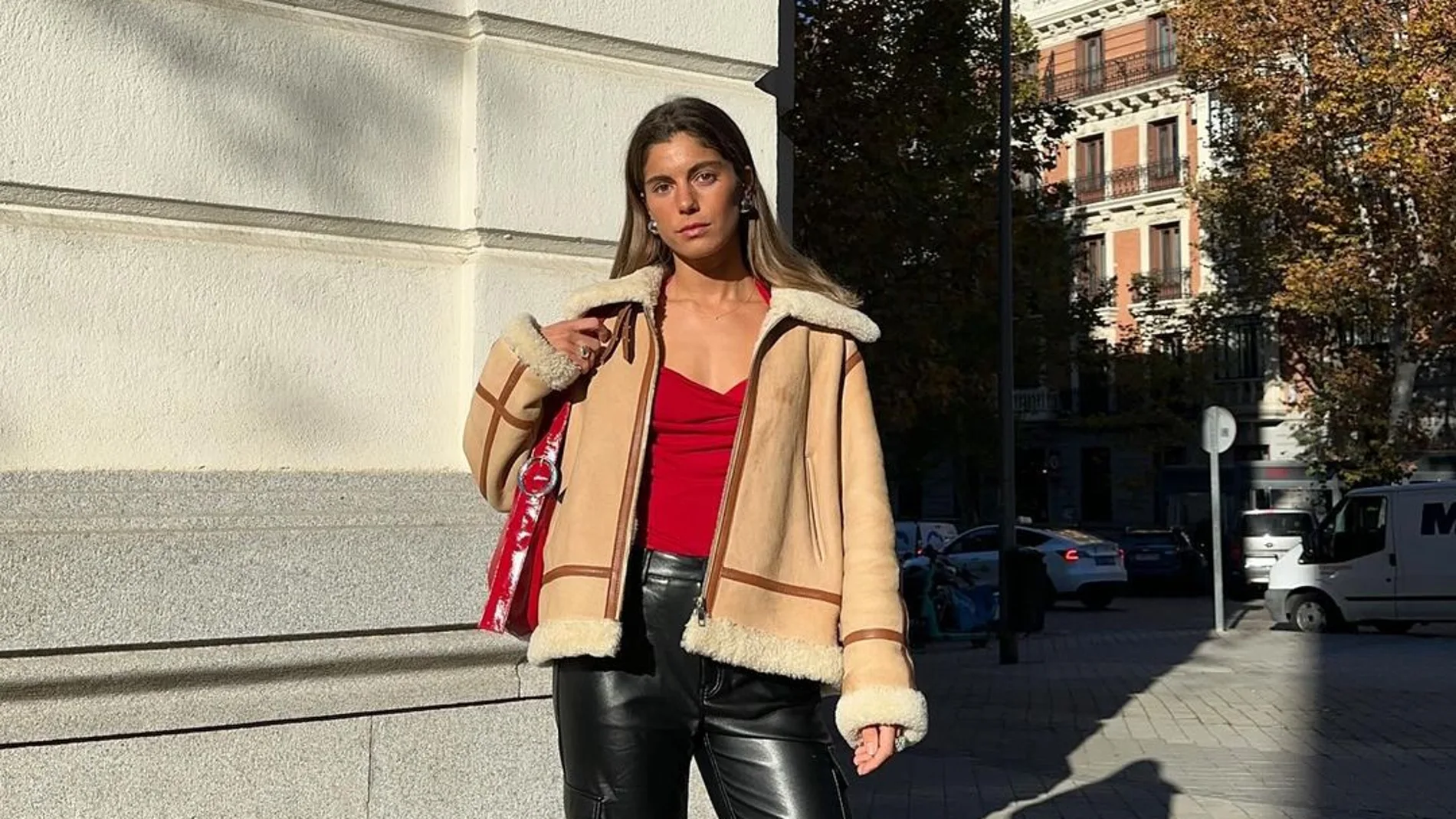 Sara Baceiredo con look con UGG.