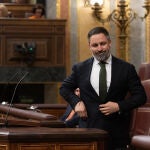 Abascal se reafirma en su propuesta de un "155 permanente" para Cataluña y Rufián le avisa de que puede acabar como CS
