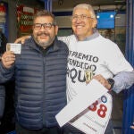 En Biar (Alicante) se han vendido íntegramente todos los décimos del tercer premio.