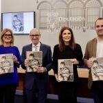 El presidente de la Diputación, Javier Iglesias, junto a la teniente de alcalde del Ayuntamiento de Salamanca, Almudena Parres, y la representante del Patronato de la Fundación Caja Duero, María José Rivera, presentan el Bloc de Dibujos de Zacarías González, dentro de los actos del Centenario